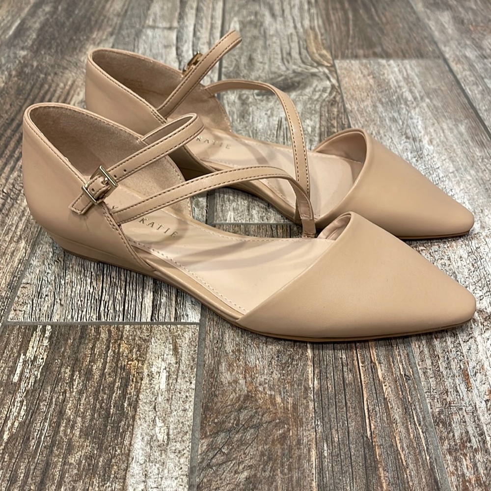 Kelly & Katie Eluna Flat